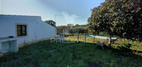 Monte alantejano com 3 habitações e piscina