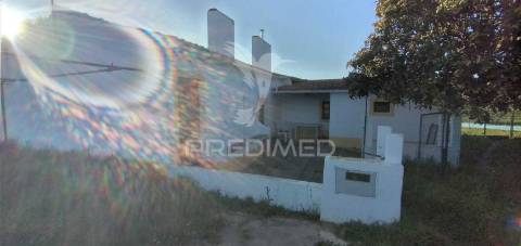 Monte alantejano com 3 habitações e piscina