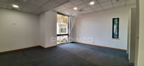 Escritório exclusivo com localização única, pronto a entrar!