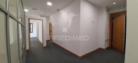 Escritório exclusivo com localização única, pronto a entrar!