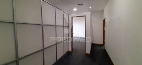 Escritório exclusivo com localização única, pronto a entrar!