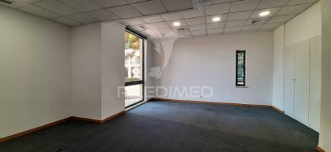 Escritório exclusivo com localização única, pronto a entrar!