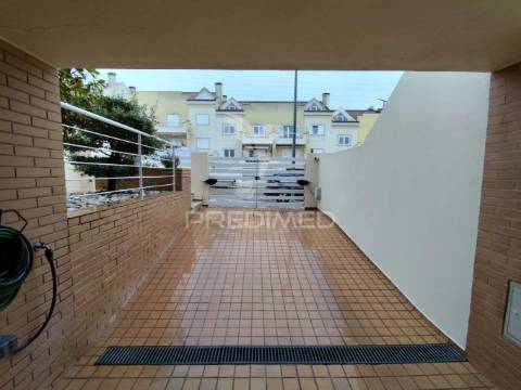 Urbanização quinta da brita moradia t3 c/ garagem