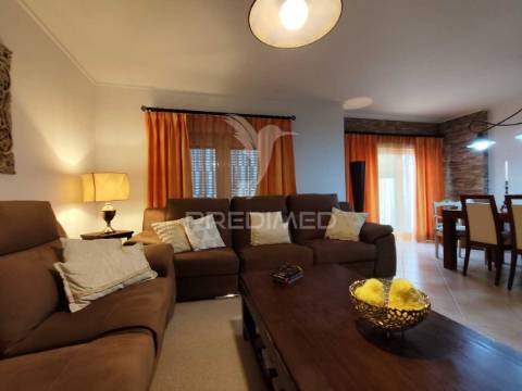 Urbanização quinta da brita moradia t3 c/ garagem