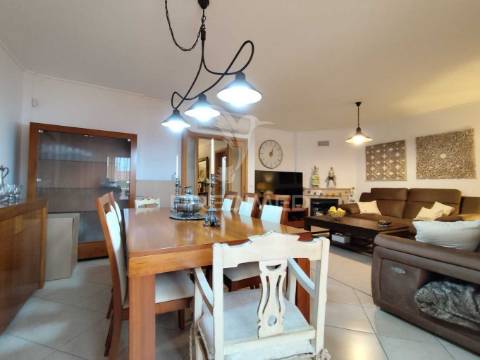 Urbanização quinta da brita moradia t3 c/ garagem