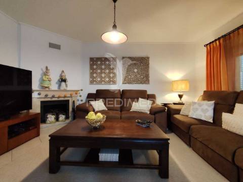 Urbanização quinta da brita moradia t3 c/ garagem