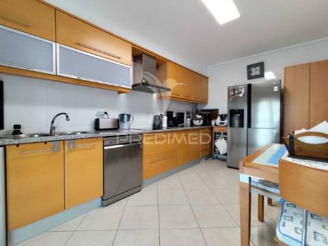 Urbanização quinta da brita moradia t3 c/ garagem