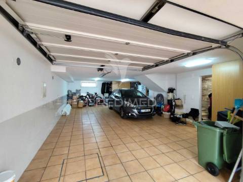 Urbanização quinta da brita moradia t3 c/ garagem