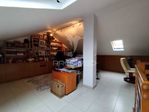 Urbanização quinta da brita moradia t3 c/ garagem