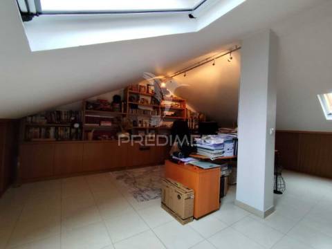 Urbanização quinta da brita moradia t3 c/ garagem