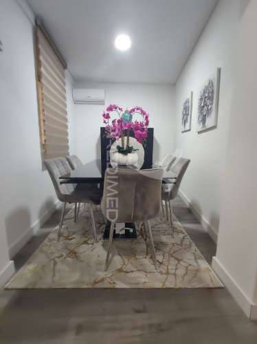 T2 renovado com espaço exterior e excelente exposição solar