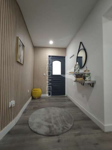 T2 renovado com espaço exterior e excelente exposição solar