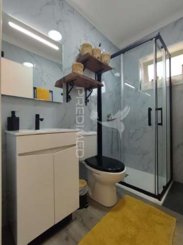 T2 renovado com espaço exterior e excelente exposição solar