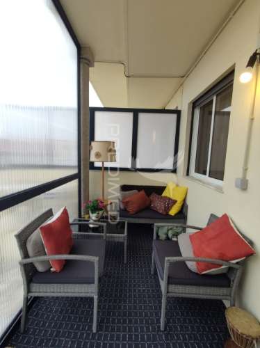 T2 renovado com espaço exterior e excelente exposição solar