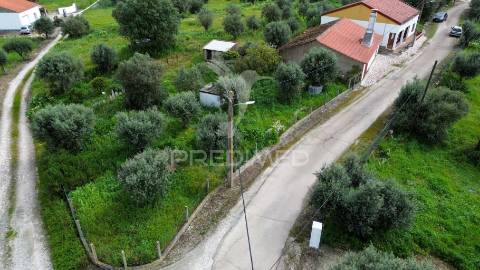 Moradia t3 com anexo, quintal e garagem – ferreira de capelins, alandroal.