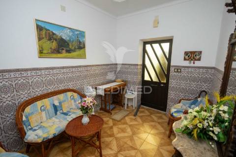 Moradia t3 com anexo, quintal e garagem – ferreira de capelins, alandroal.