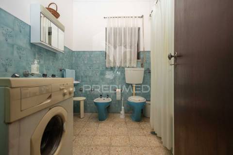 Moradia t3 com anexo, quintal e garagem – ferreira de capelins, alandroal.