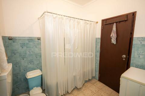 Moradia t3 com anexo, quintal e garagem – ferreira de capelins, alandroal.