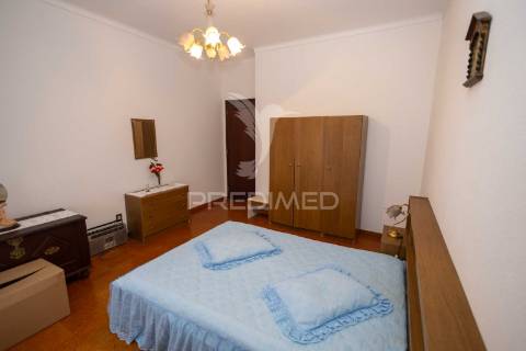 Moradia t3 com anexo, quintal e garagem – ferreira de capelins, alandroal.