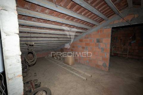 Moradia t3 com anexo, quintal e garagem – ferreira de capelins, alandroal.