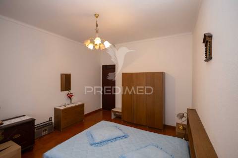 Moradia t3 com anexo, quintal e garagem – ferreira de capelins, alandroal.