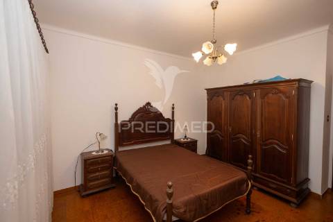 Moradia t3 com anexo, quintal e garagem – ferreira de capelins, alandroal.