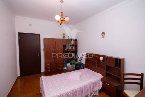 Moradia t3 com anexo, quintal e garagem – ferreira de capelins, alandroal.