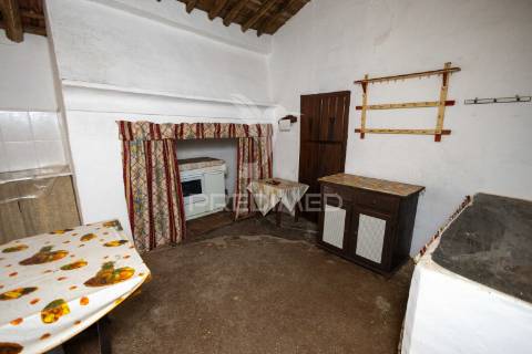 Moradia t3 com anexo, quintal e garagem – ferreira de capelins, alandroal.