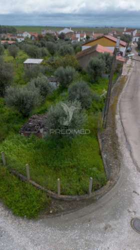 Moradia t3 com anexo, quintal e garagem – ferreira de capelins, alandroal.