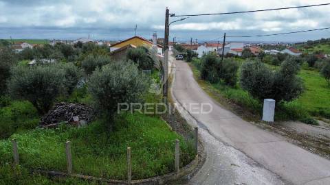 Moradia t3 com anexo, quintal e garagem – ferreira de capelins, alandroal.