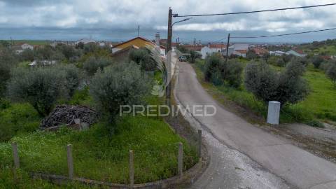 Moradia t3 com anexo, quintal e garagem – ferreira de capelins, alandroal.