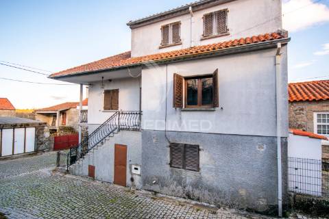 Moradia t4  – pousafoles do bispo, sabugal