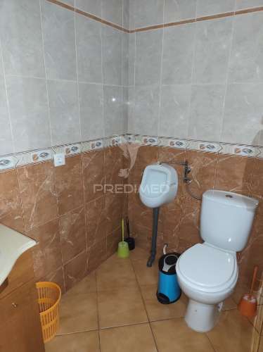 Quarteira -loja destinada a comércio e serviços