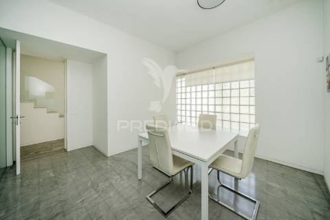 Extraordinário armazém em urgezes, guimarães