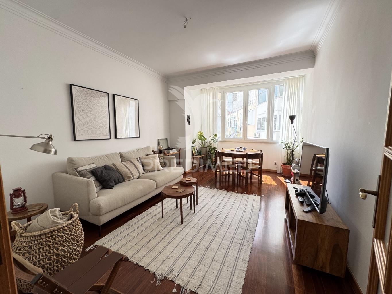 Apartamento t2 totalmente remodelado em alameda, lisboa
