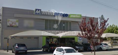 Edifício comercial - supermercado