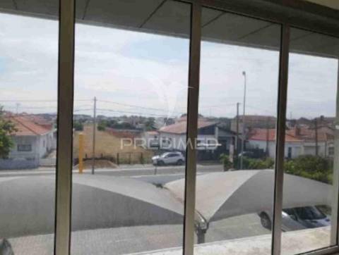 Edifício comercial - supermercado