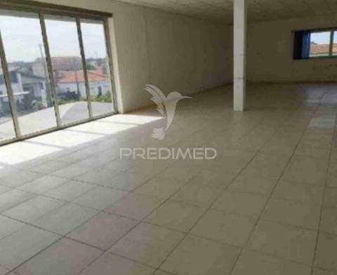 Edifício comercial - supermercado