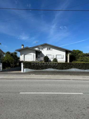 Moradia bi familiar t4 | próximo da praia | vieira leiria