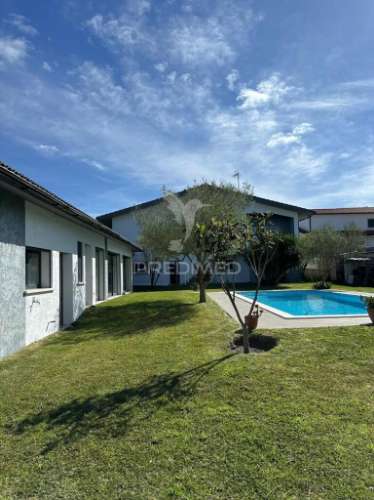 Moradia bi familiar t4 | próximo da praia | vieira leiria