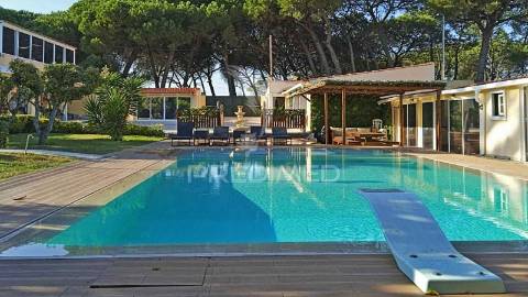 Quinta com piscina e com lote de terreno rústico