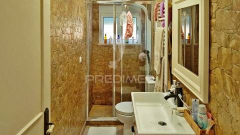 Quinta com piscina e com lote de terreno rústico