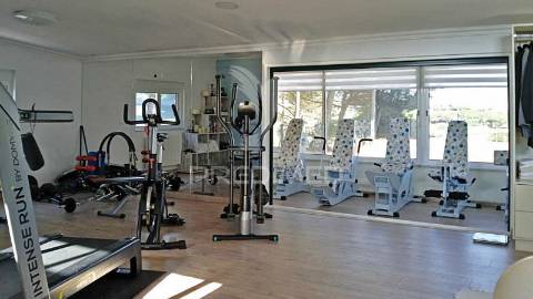 Quinta com piscina e com lote de terreno rústico