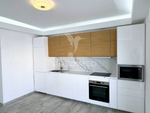 Apartamento t2 remodelado em quarteira, otima localização