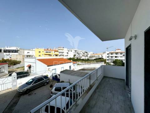 Apartamento t2 remodelado em quarteira, otima localização