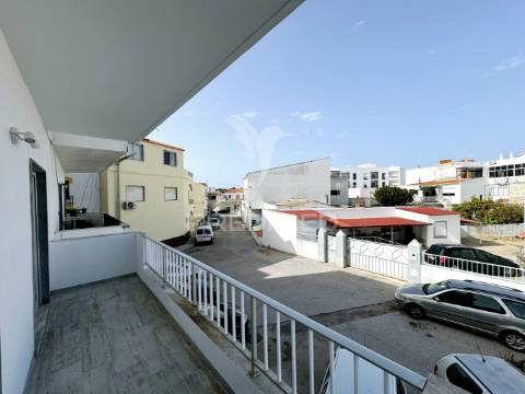 Apartamento t2 remodelado em quarteira, otima localização