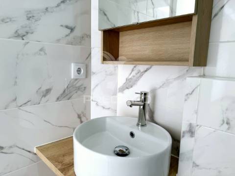 Apartamento t2 remodelado em quarteira, otima localização