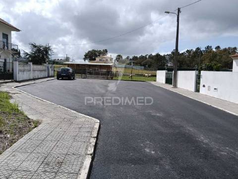 Terreno urbano com 695,75 m² em vale da pinta (cartaxo)