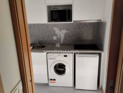 Arrenda-se t1 na praça das flores - porto