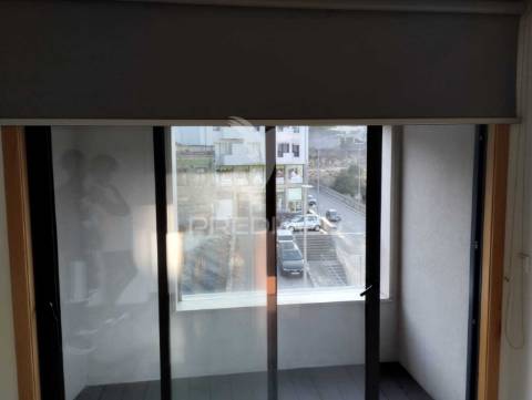 Arrenda-se t1 na praça das flores - porto